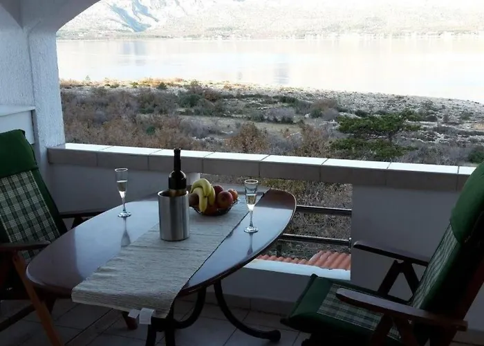 Fuer Fuenf Personen Mit Balkon By Interhome Vinjerac