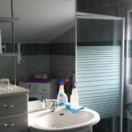 Appartement Fuer Fuenf Personen Mit Balkon By Interhome Vinjerac