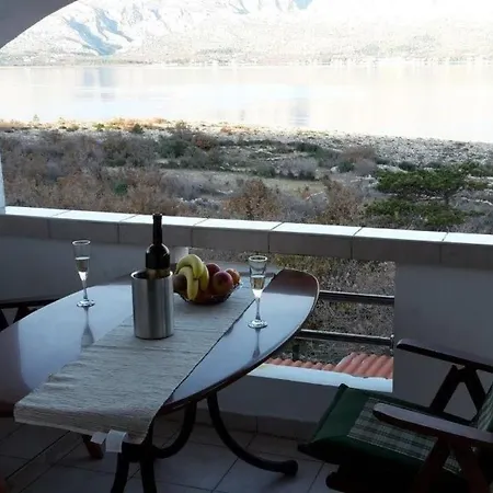 Fuer Fuenf Personen Mit Balkon By Interhome ヴィンイェラック