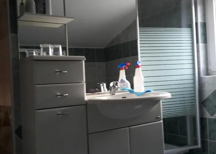 Fuer Fuenf Personen Mit Balkon By Interhome アパート